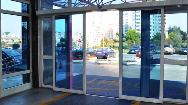 Автоматические раздвижные двери в ТЦ на Щелковском шоссе