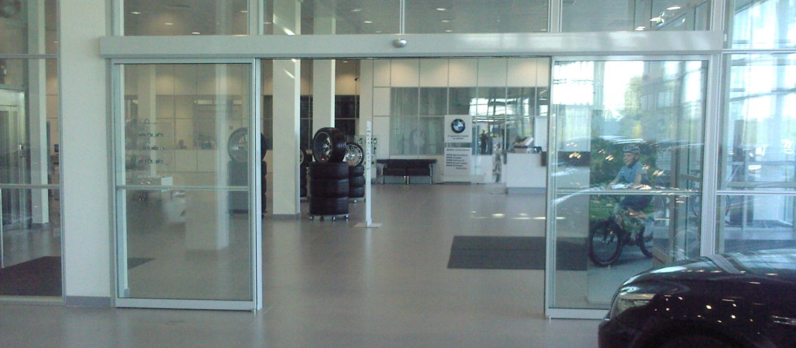 Автоматическая дверь в Сервисном центре БМВ