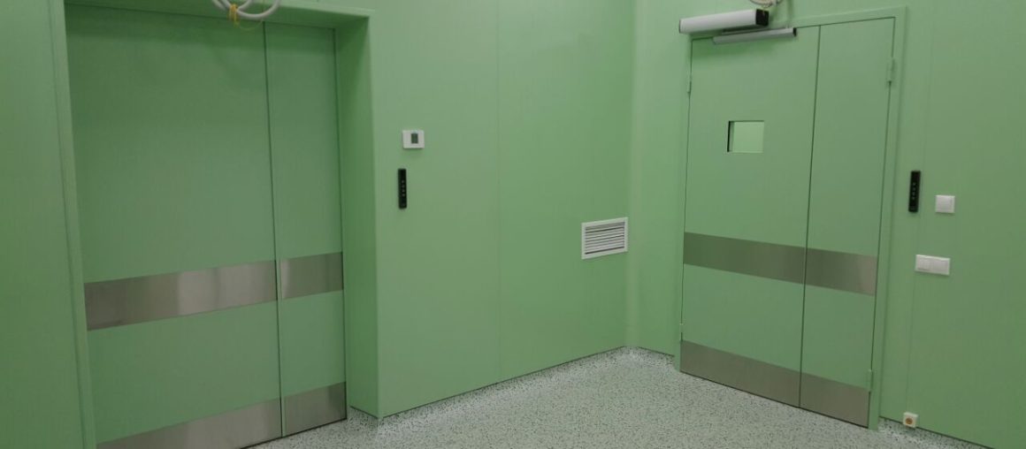 Автоматизация распашных дверей в медицинском центре