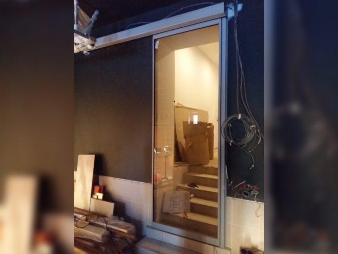 Автоматическая раздвижная дверь в частном доме Московской области